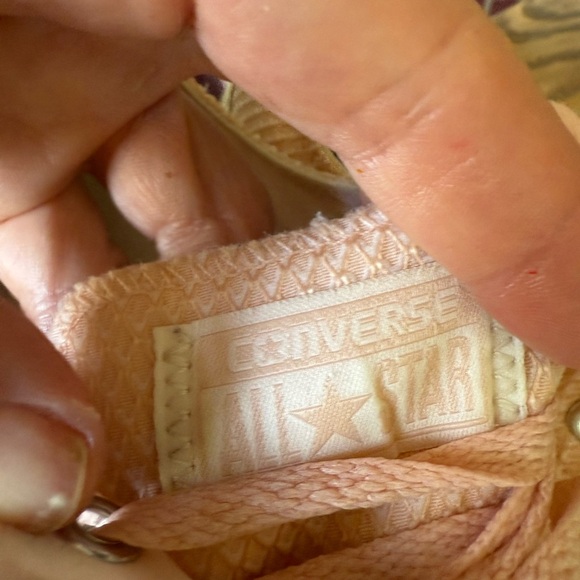 Converse ladies, pink, low top sneaker, lace up ladies size 9 - Picture 3 of 10